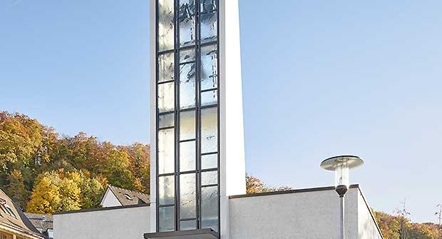 Bettingen Glockenturm-Verglasung aus Schmelzglas