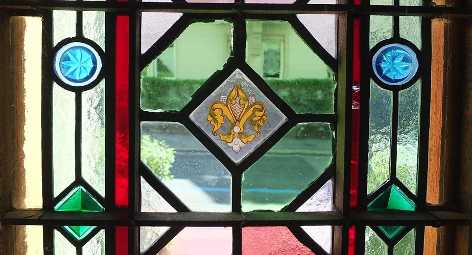 Jugendstil Bleiverglasung geometrische Einteilung mit Glasprismen