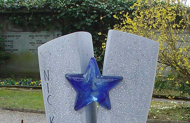 Grabmalkunst mit Schmelzglas, "Stern"