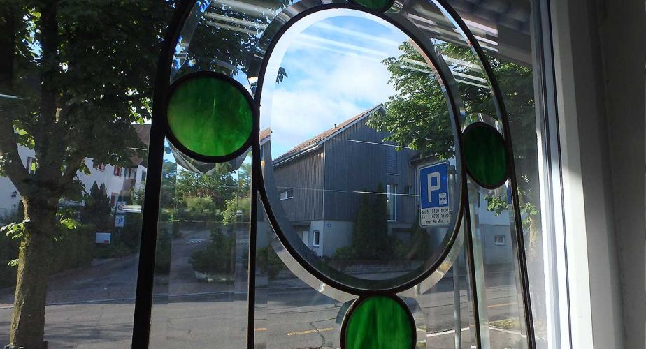 Messingverglasung mit Rundbogen