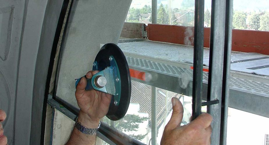 Sanierung Kirchenfenster Einbau Schutzverglasung