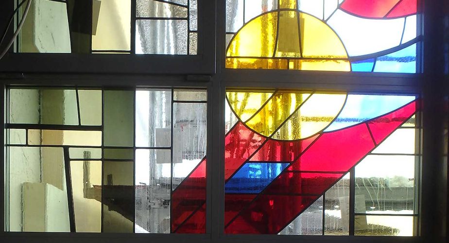Sanierte Kirchenfenster Kirche Dietlikon Künstler Albert Wider
