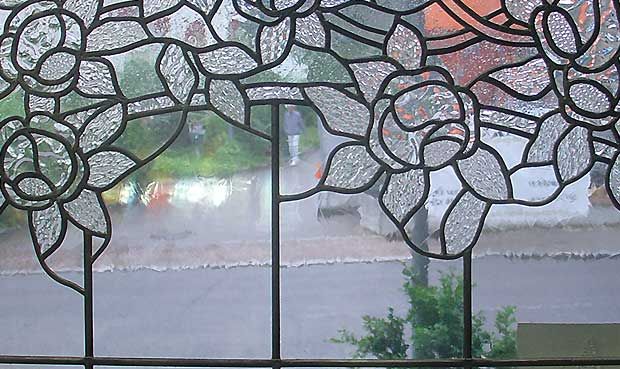 Jugendstil Bleiverglasungen Rosenmotiv weisses Ornamentglas