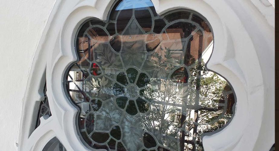 Sanierung Kirchenfenster Rosettenfenster mit Schutzverglasung