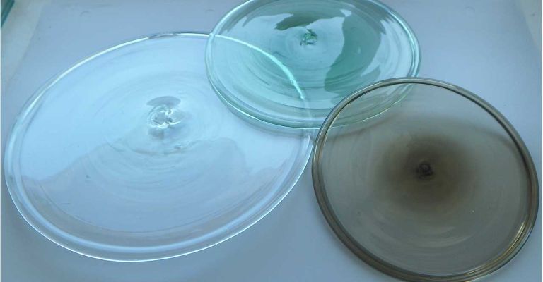Butzenglas, Putzen, Butzenscheiben in verschiedenen Farben und Grössen