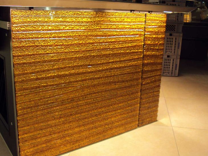 Verkaufstheke mit Schmelzglas