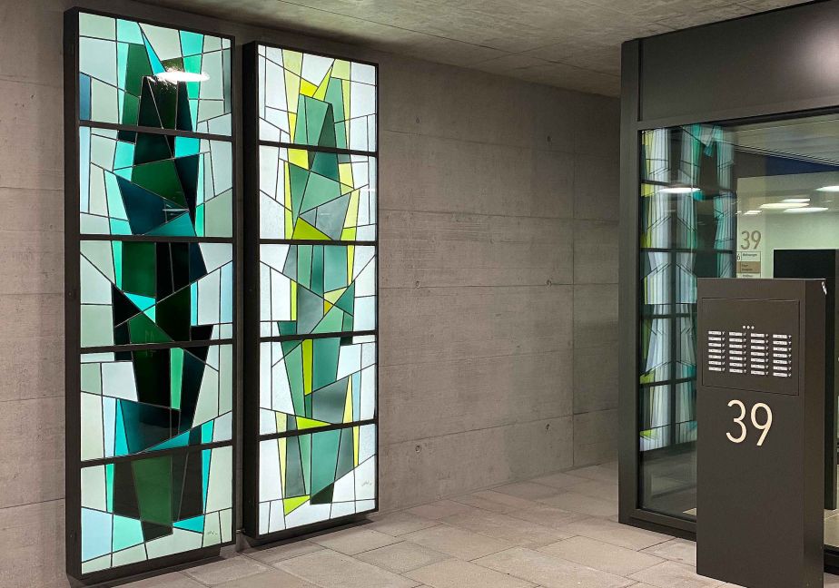 Andachtsfenster Waldheim Zug mit LED Beleuchtung
