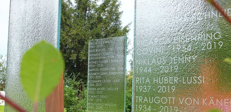 Gemeinschaftsgrab Schmelzglas Beschriftung sandgestrahlt