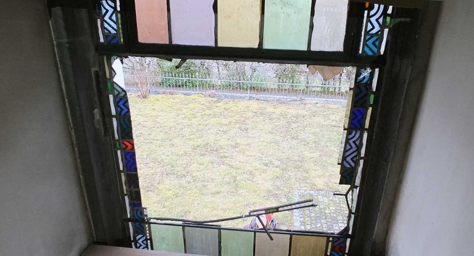 Defektes Kirchenfenster Oetwil am See